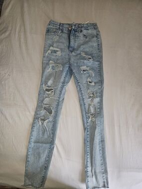 refuge Light Wash Ripped Women's Skinny Jeans